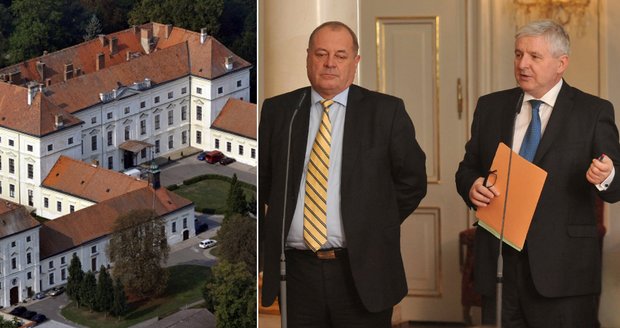 Premiér Rusnok se spolu se svými ministry vydal na zasedání a hody do zámku v Židlochovicích