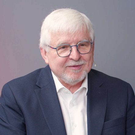 Jiří Rusnok: Nemůžeme tady řešit problémy nebo rozkvět podnikání premiéra. Od toho tady vláda není Jiří Rusnok: Nemůžeme tady řešit problémy nebo rozkvět podnikání premiéra. Od toho tady vláda není