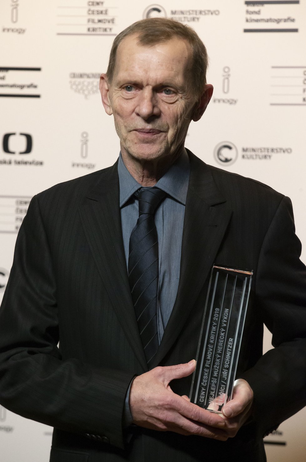 Jiří Schmitzer byl oceněn za roli ve Stařících na Cenách české filmové kritiky.