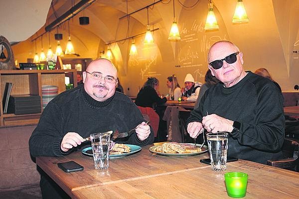Jakmile se Jiřímu Škorpíkovi udělalo lépe, vyrazil s Jiřím Kornem na pořádný oběd.