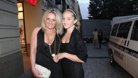 Šlégrova manželka Kateřina vyrazila na párty s dcerou Jessicou
