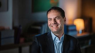 Další miliardář si jde pro peníze od domácností. Šmejc po letech vydá bondy Další miliardář si jde pro peníze od domácností. Šmejc po letech vydá bondy
