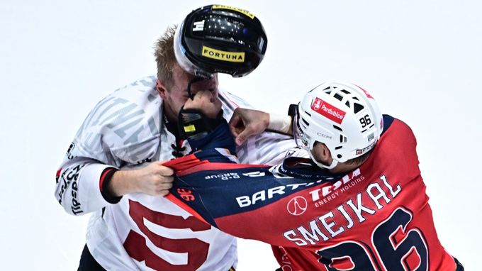 Pardubice - Sparta 6:4. Tvrdá bitka a gólová smršť. Dynamo ovládlo šlágr Pardubice - Sparta 6:4. Tvrdá bitka a gólová smršť. Dynamo ovládlo šlágr
