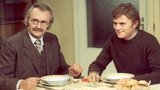 7 zajímavostí o filmu Marečku, podejte mi pero!: Proč právě Filipovský a kdo objevil Holého (†21)?