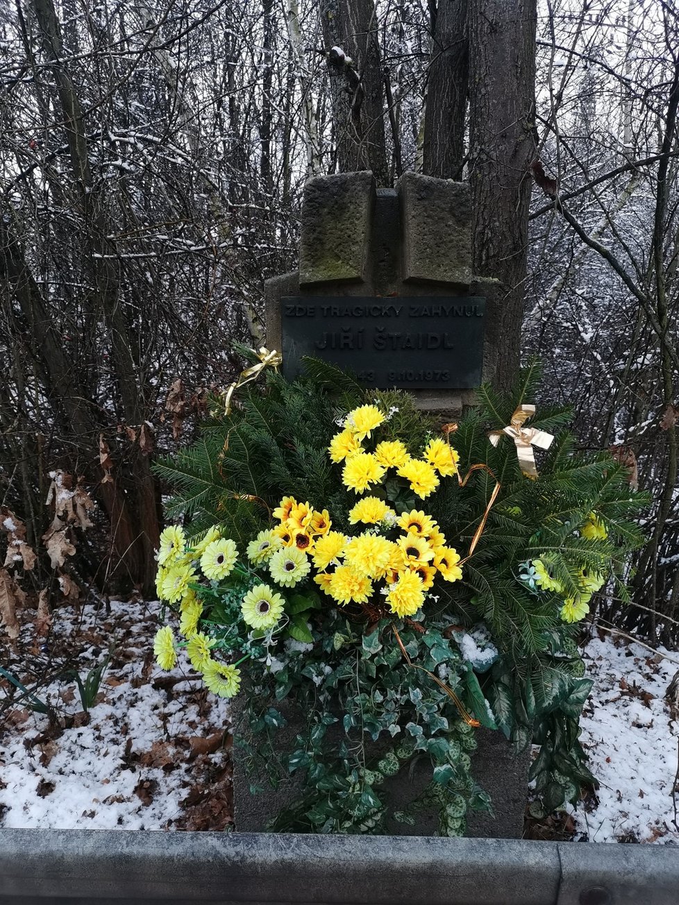 Pomník na místě, kde Jiří Štaidl zemřel