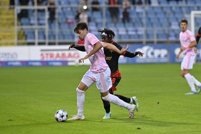 ONLINE: Zlín - Slavia 0:0. Liga je zpátky! Zima se vrací po zranění, v útoku Chorý ONLINE: Zlín - Slavia 0:0. Liga je zpátky! Zima se vrací po zranění, v útoku Chorý