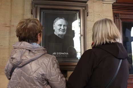 Obrázek: Pohřeb roku! Kolegové, přátelé dávali poslední sbohem Jiřímu Štěpničkovi