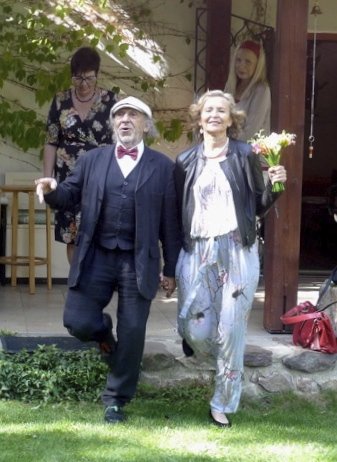 Jiří Stivín na své svatbě s novomanželkou.