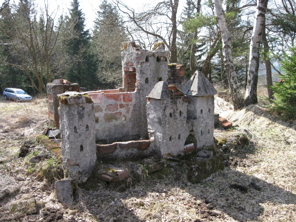 Tzv. Palečkův hrad na lágru Rovnost.