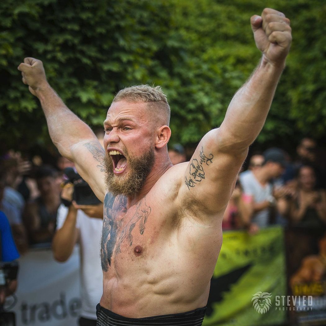 Jiří Tkadlčík se věnuje neolympijskému sportu zvanému strongman.