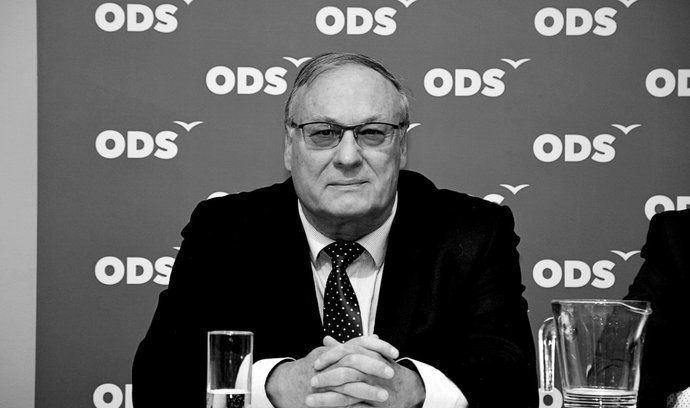 Zemřel poslanec ODS Jiří Ventruba, jenž byl hospitalizován s těžkým průběhem onemocnění COVID-19.