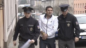 Policisté zadrželi bývalého prvoligového brankáře Jiřího Vosyku. Jeho jméno uvádíme celé proto, že se jedná o veřejně činnou osobu.