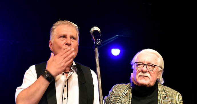 Hitmaker Jiří Zmožek vyráží pátrat po kořenech: Najde rodný dům?! | Blesk.cz