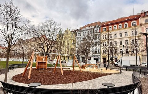 Nové dětské hřiště na „Jiřáku“ rodiče nepotěšilo: Nedomyšlené a nebezpečné?!