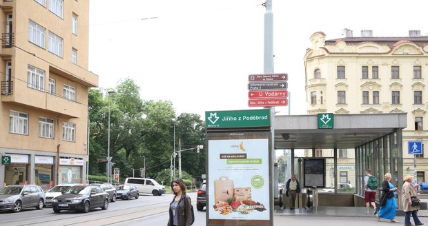 Stanice metra Jiřího z Poděbrad.
