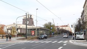 Konec kličkování mezi auty a tramvajemi. Na Jiřáku fungují čtyři nové přechody