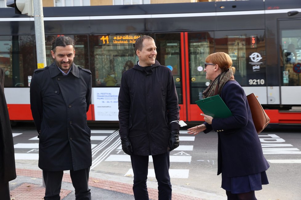 Na náměstí Jiřího z Poděbrad začaly fungovat 4 nové přechody. TSK je zde vytvořila v rámci rekonstrukce světelné signalizace