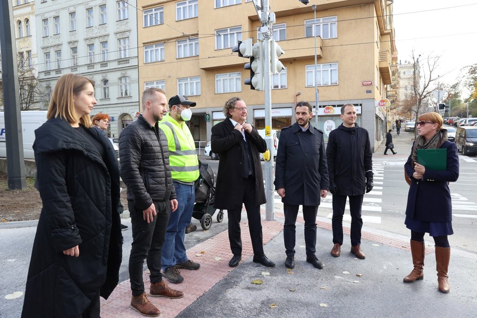 Na náměstí Jiřího z Poděbrad začaly fungovat 4 nové přechody. TSK je zde vytvořila v rámci rekonstrukce světelné signalizace