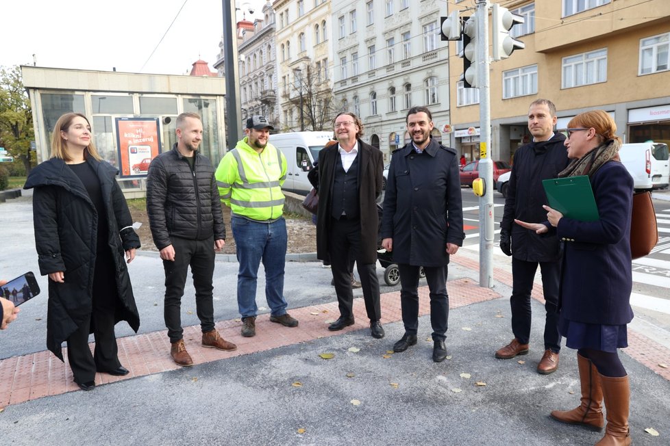 Na náměstí Jiřího z Poděbrad začaly fungovat 4 nové přechody. TSK je zde vytvořila v rámci rekonstrukce světelné signalizace