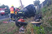 Tragická nehoda v Moravských Budějovicích: Po nárazu do sloupu zemřel řidič osobního auta