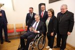 Jiřina Bohdalová a Miloš Zeman spolu s autory knihy.