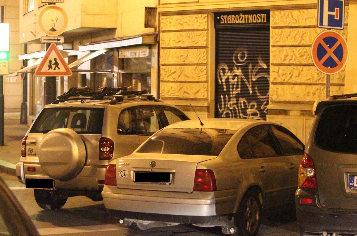 Jiřina Bohdalová může být ráda, že jí k Thálii nepřibyla pokuta za parkování na zákazu zastavení!