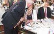 Felix Slováček zahrál melodii z večerníčku Pohádek z mechu a kapradí a Jiřinu Bohdalovou tím rozplakal Felix Slováček zahrál melodii z večerníčku Pohádek z mechu a kapradí a Jiřinu Bohdalovou tím rozplakal