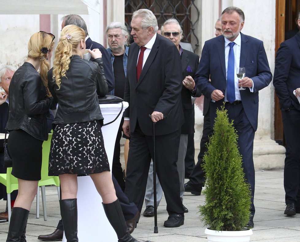 Miloš Zeman na oslavě narozenin Jiřiny Bohdalové