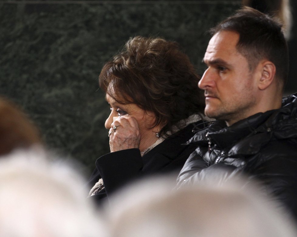 Jiřina Bohdalová během obřadu plakala.