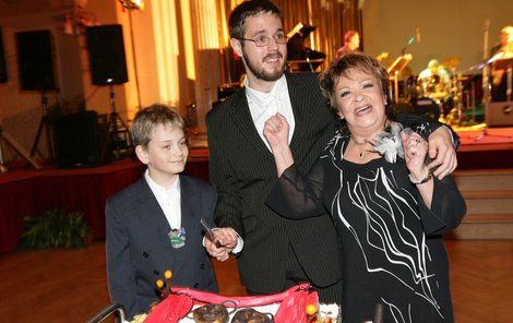 Jiřina Bohdalová s vnuky Markem a Vojtou