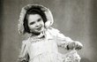 1937: První role ve filmu Pižla a Žižla hledají práci.