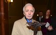 Šansoniér Charles Aznavour získal trofej Kristián.