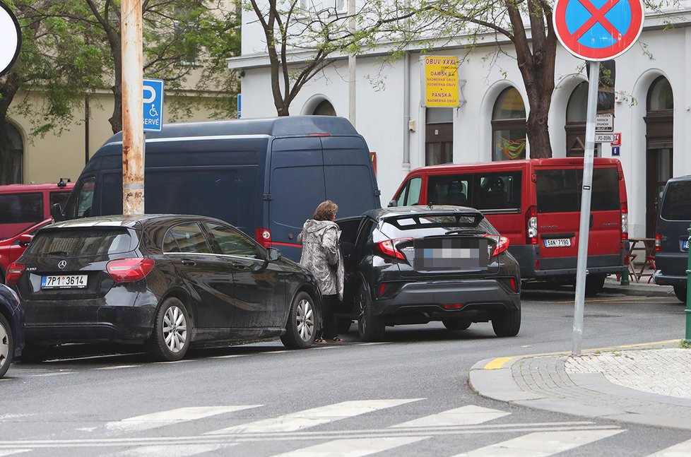 Zablokovaná ulice: Tudy by tedy hasiči neprojeli!