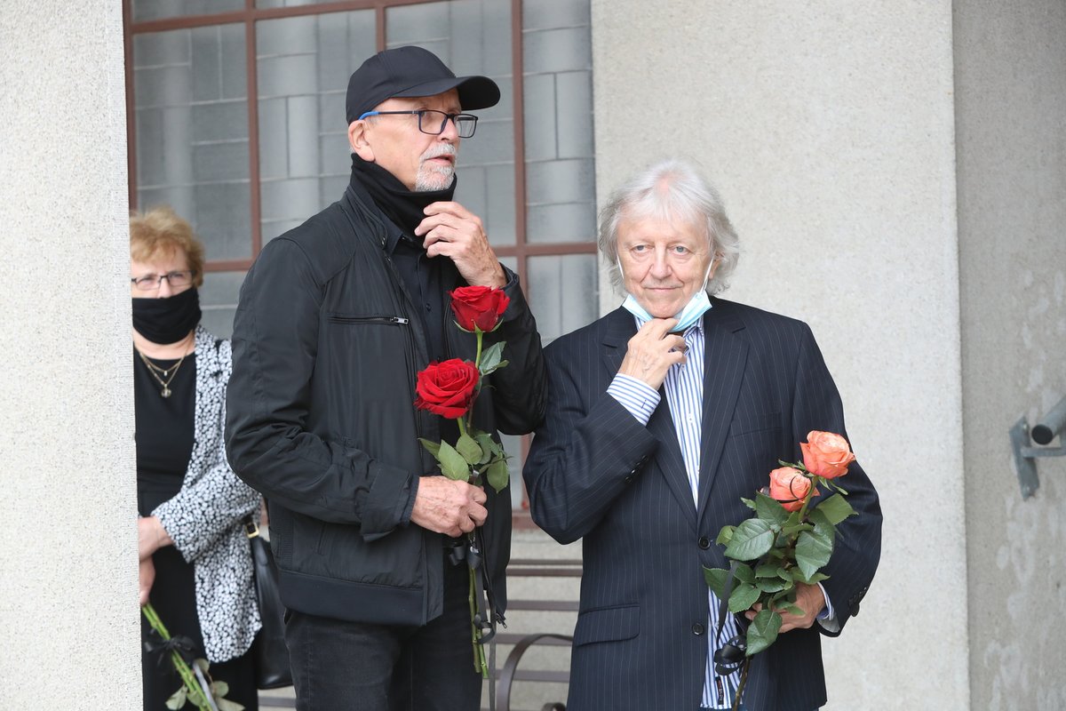 Poslední rozloučení s textařkou Jiřinou Fikejzovou - Václav Neckář