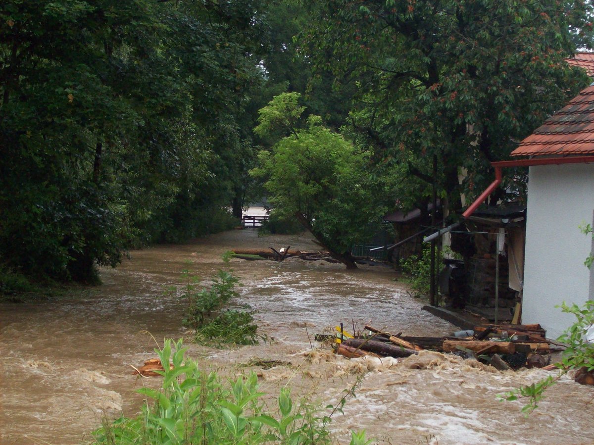 Povodně u domu Jiráskové.