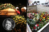 Květiny pro Jiráskovou: Skončily v kontejneru chvíli po rozloučení!