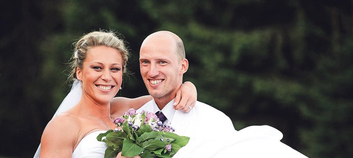 Spokojení novomanželé! Jiřina Ptáčníková a Petr Svoboda tvoří další sportovní pár, který si řekl ANO. Hodně štěstí!