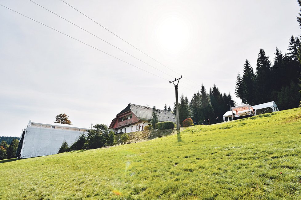 Svatbu úspěšných atletů hostil penzion Kateřiny Neumannové na šumavském Zadově