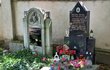 Hrob Jiřiny Švorcové na střešovickém hřbitově v den 10. výročí její smrti.