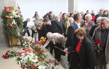Pohřeb Jiřiny Švorcové: Přišla Vránová, Moučková i Jakeš