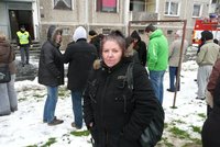 Na Chomutovsku hořel panelák: Hasiči evakuovali 90 lidí