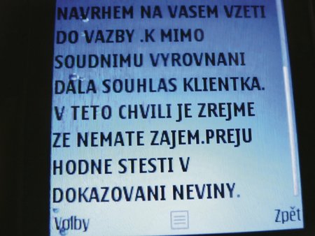 Tyhle SMS zprávy zřejmě muže dohnaly k sebevraždě