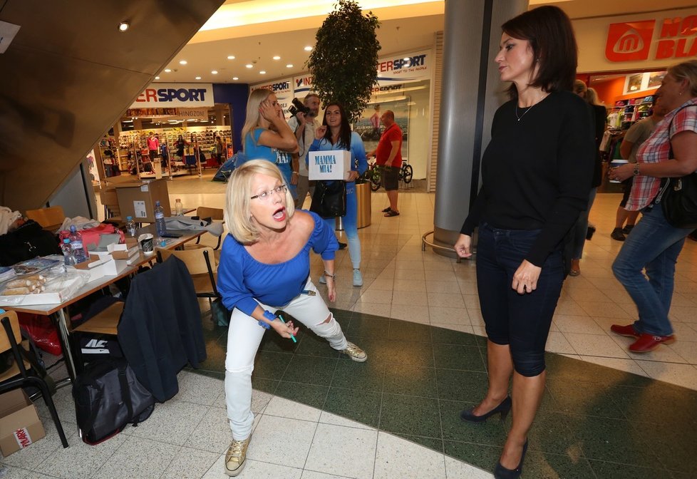 Jitka Asterová předváděla mimo kameru neuvěřitelné taneční kreace.