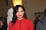 Jitka Čvančarová v červených šatech s knoflíčky na aukci Unicef - listopad 2017