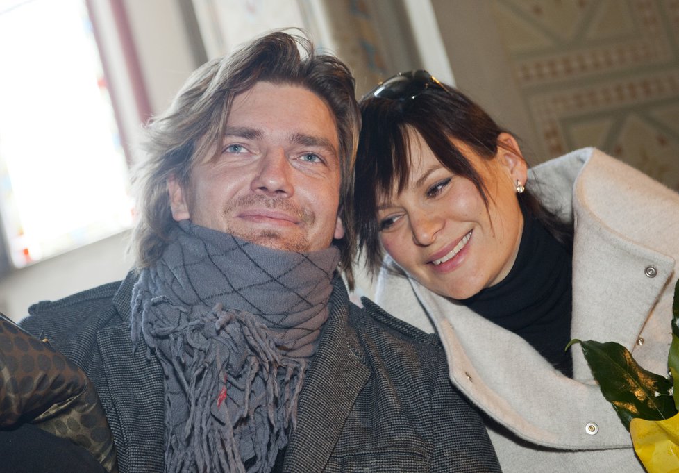 Šťastní rodiče Petr Čadek a Jitka Čvančarová se po celou dobu usmívali