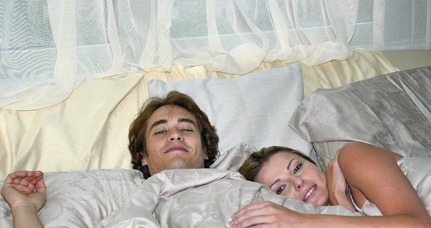 Kocurová ve filmu skončí v posteli s hlavním hrdinou v podání Filipa Tomsy