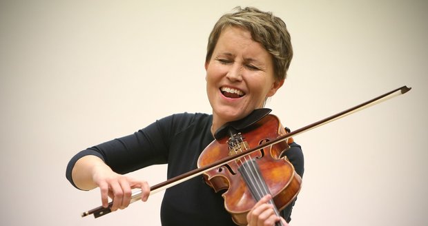 Jitka Šuranská byla talentovanou zpěvačkou a houslistkou.
