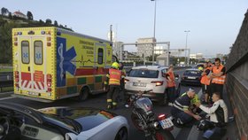 Nehoda motocyklu a dvou automobilů při spanilé jízdě za Nikol (†23)