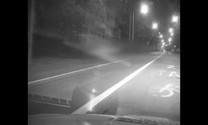 Mladík bez řidičáku v cizím autě ujížděl v Brně před strážníky