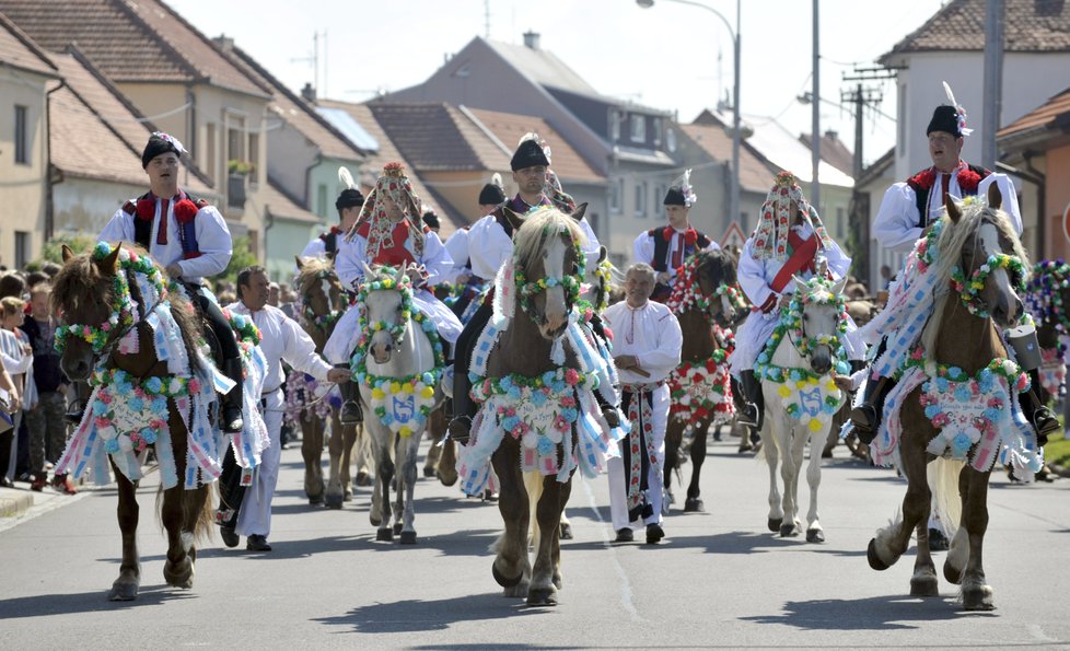 Ve Vlčnově se konala každoroční jízda králů